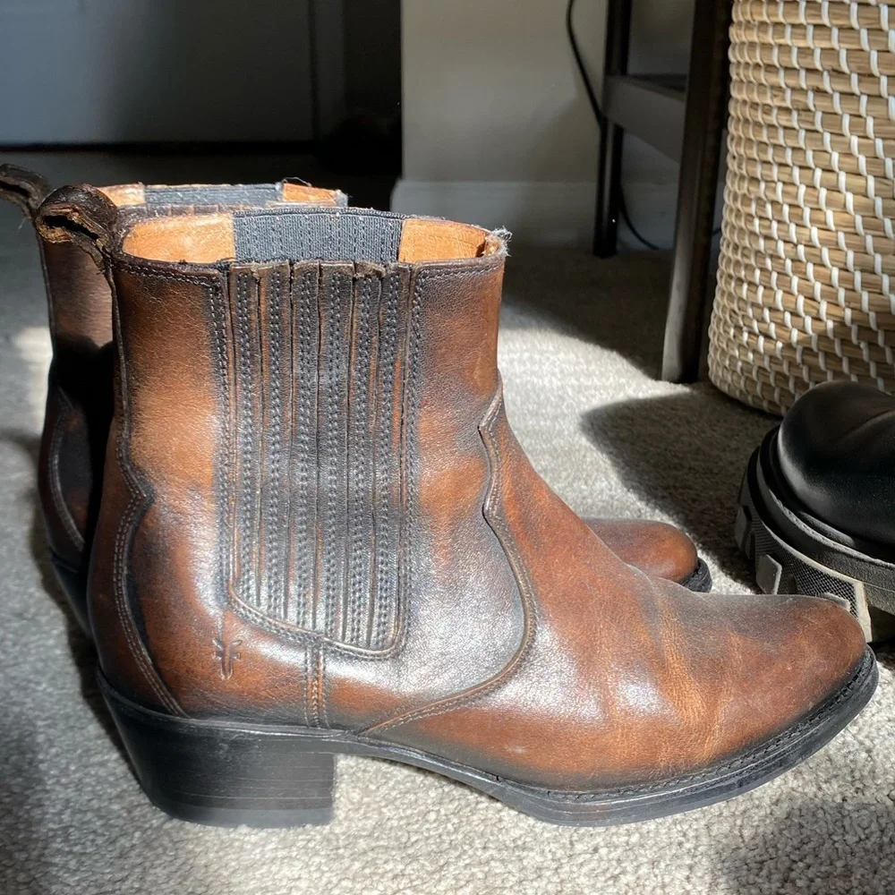Frye brown and black distressed chelsea boot - Picture 1 of 6